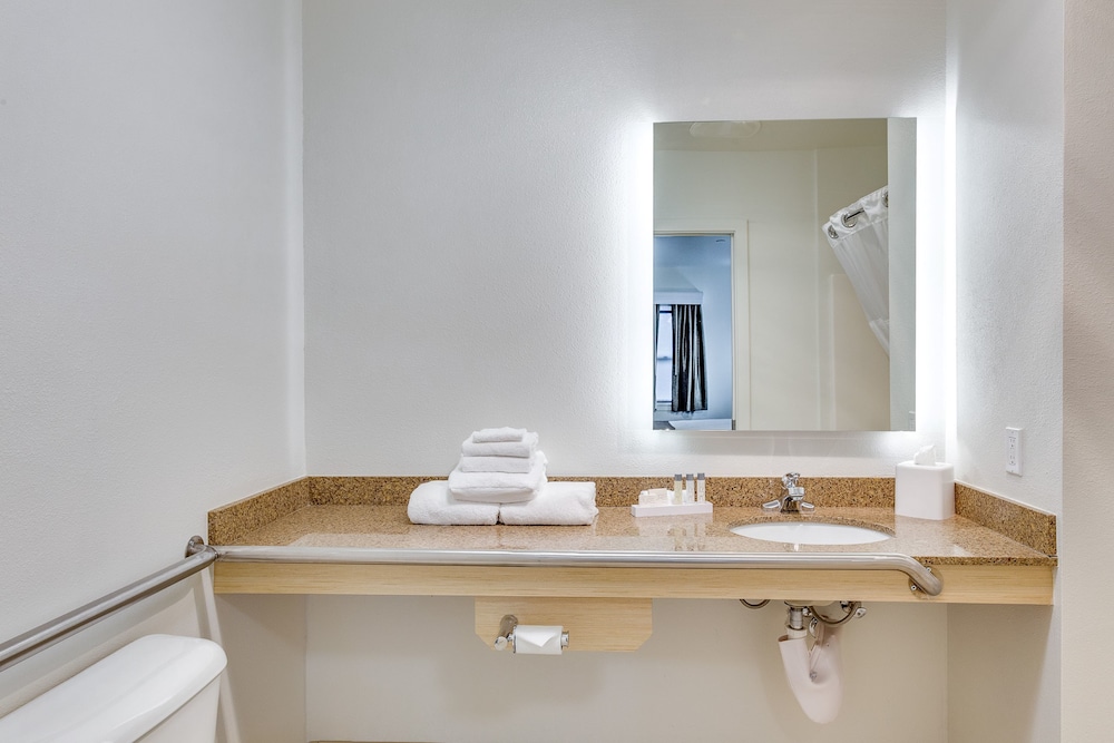 Marshall Suites Bainbridge Island, SureStay Collection by BW 31/34