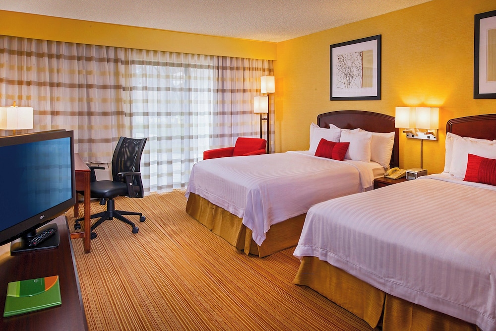 Room at Courtyard by Marriott Richmond Northwest, RICHMOND - VA