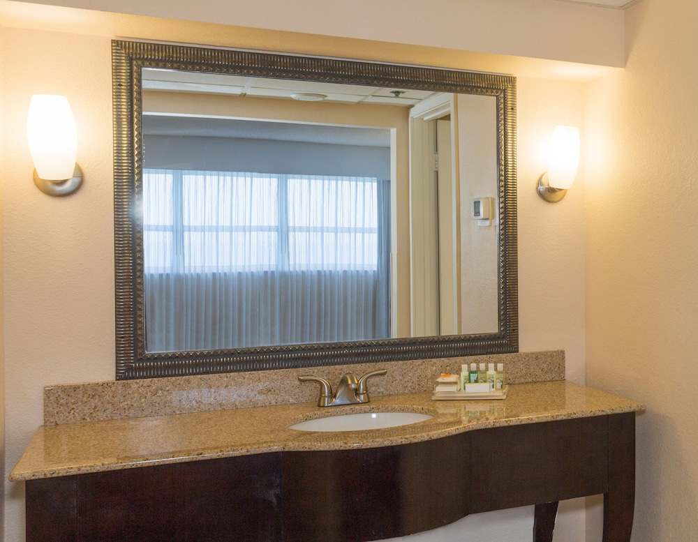 Holiday Inn Miami Beach Oceanfront Hotel 54/71