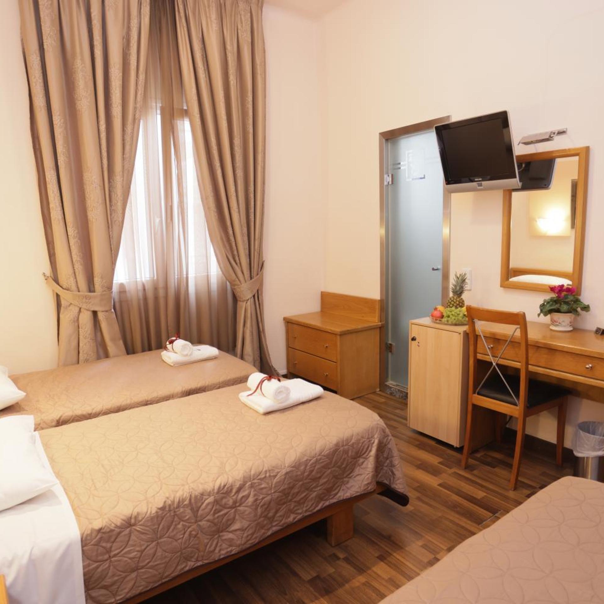 ROOM, TRIPLE