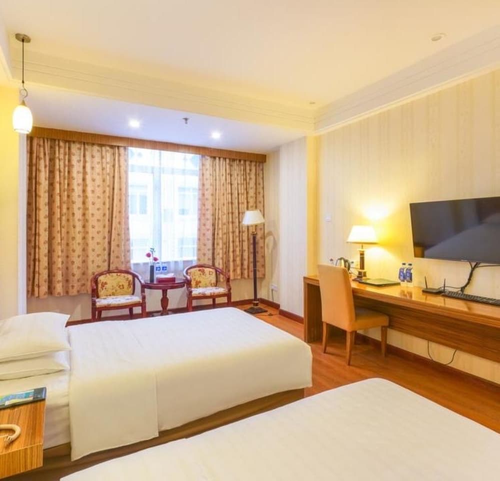 Huaqiao 7/50