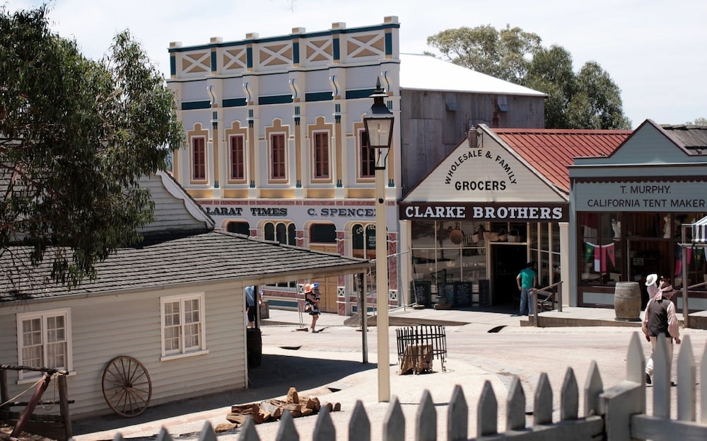 Sovereign Hill Hotel 8/68