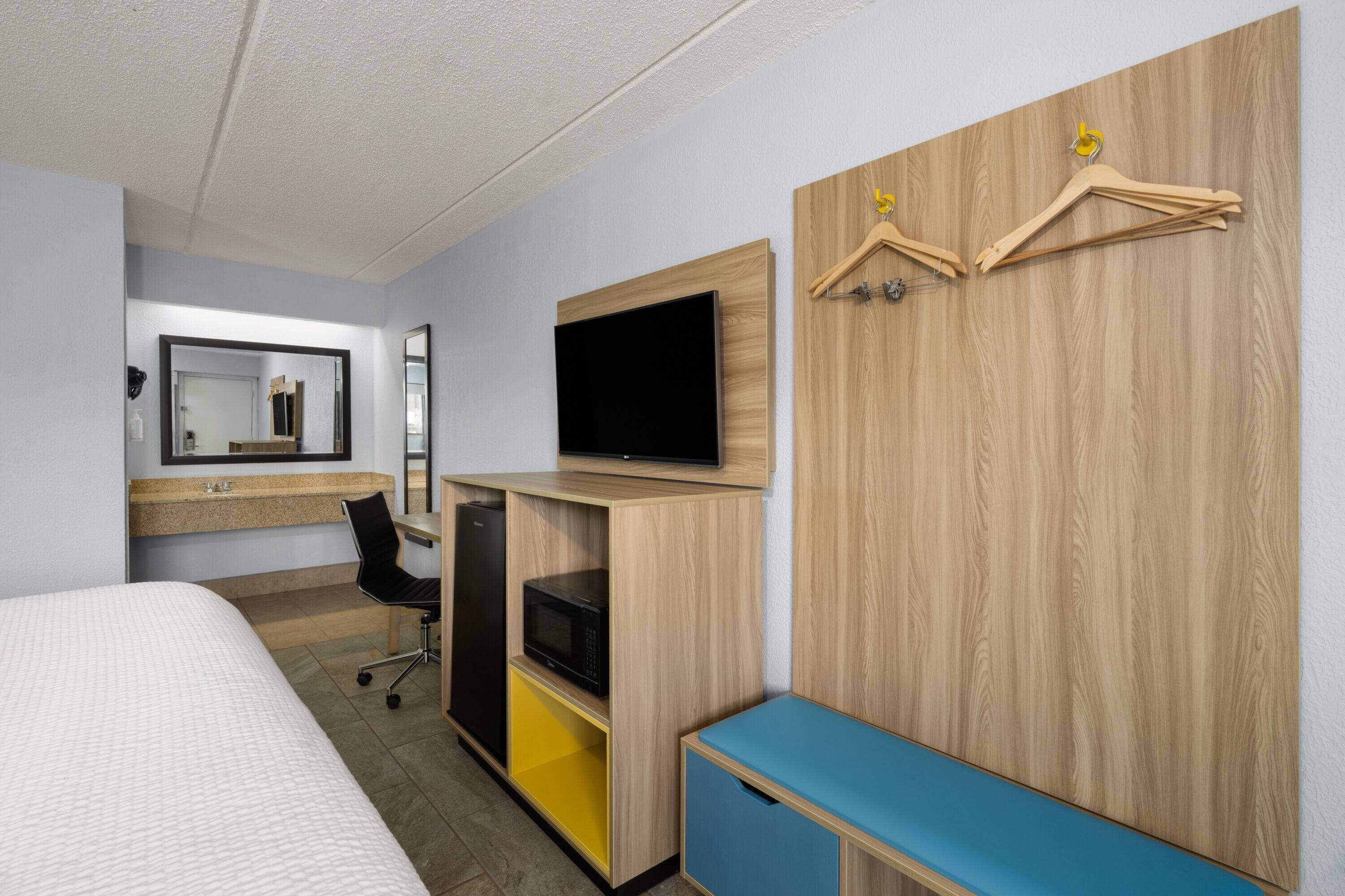 Days Inn by Wyndham Charlotte University 18/35