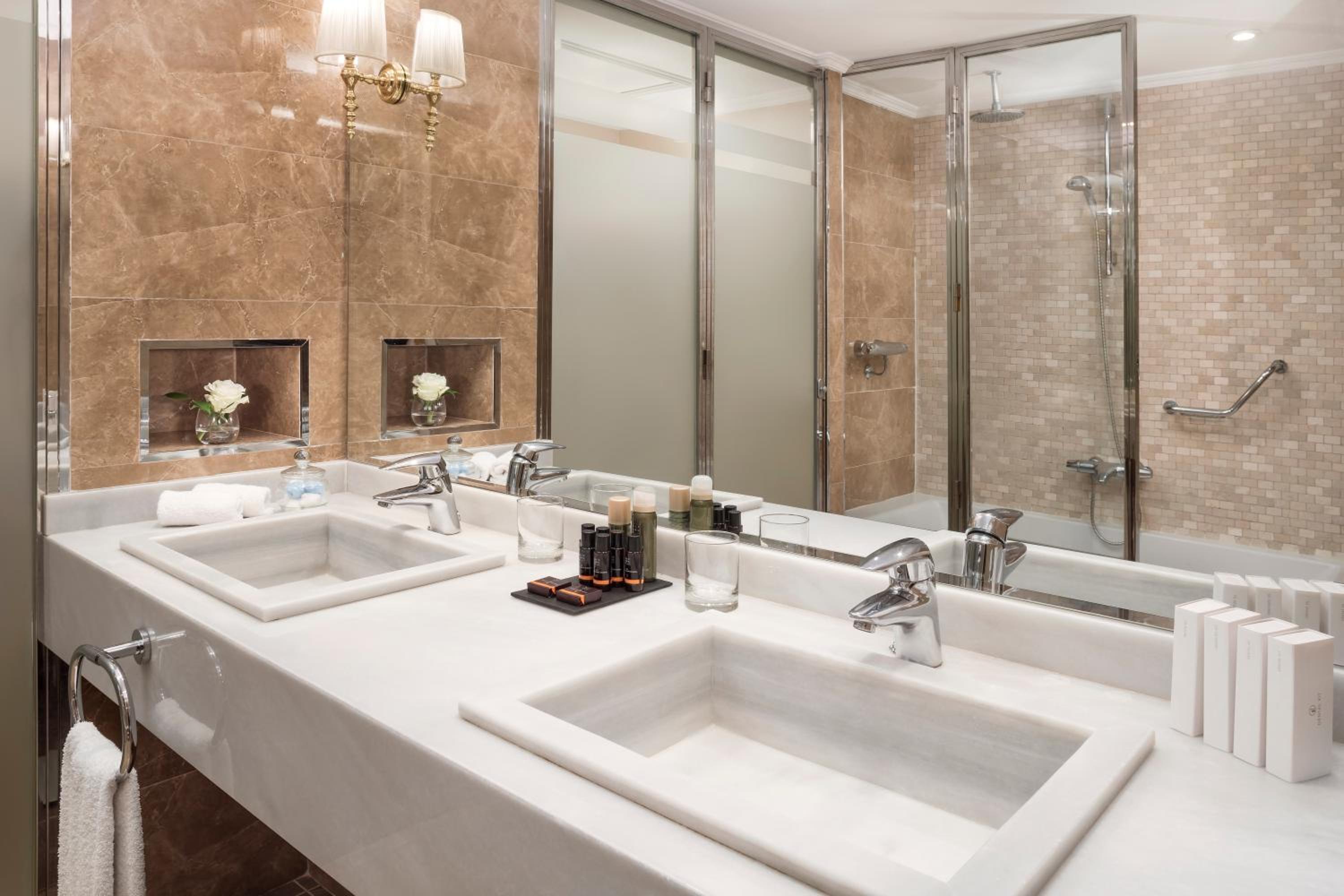 Grand, the Level, Suite, Twin Beds
