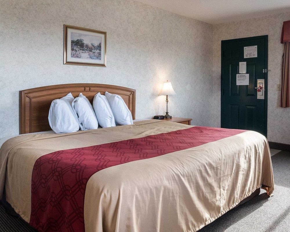 Econo Lodge Inn & Suites Canandaigua - Fingers Lake Area 18/37