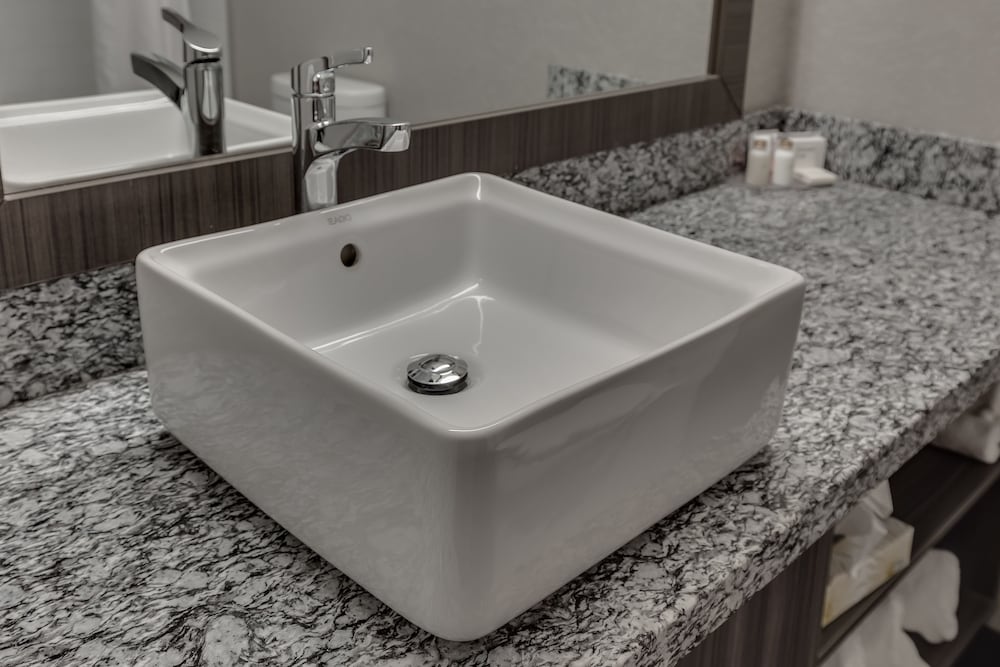 Home Inn Suites Saskatoon South 64/66