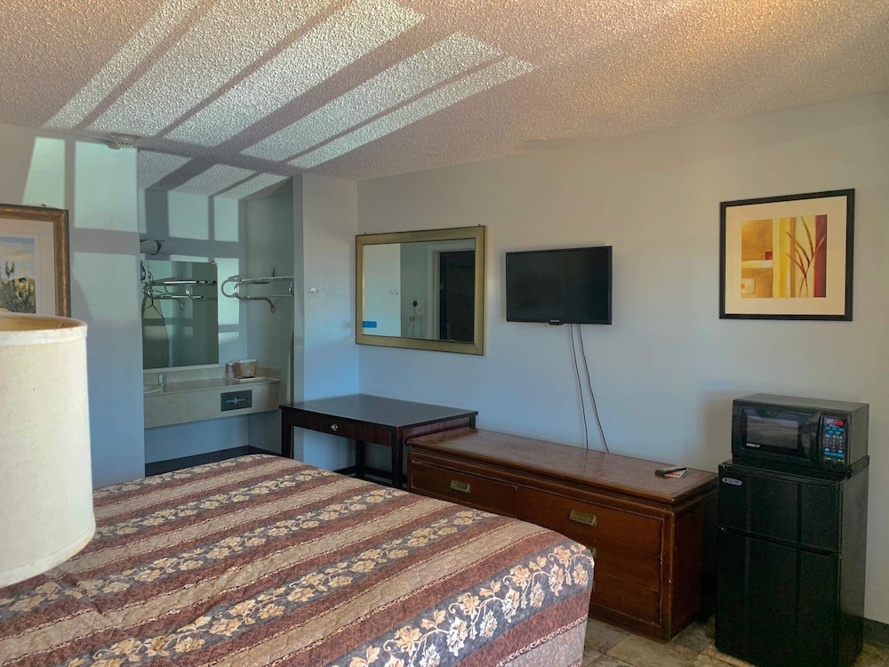 Best Price Motel & Suites 28/56