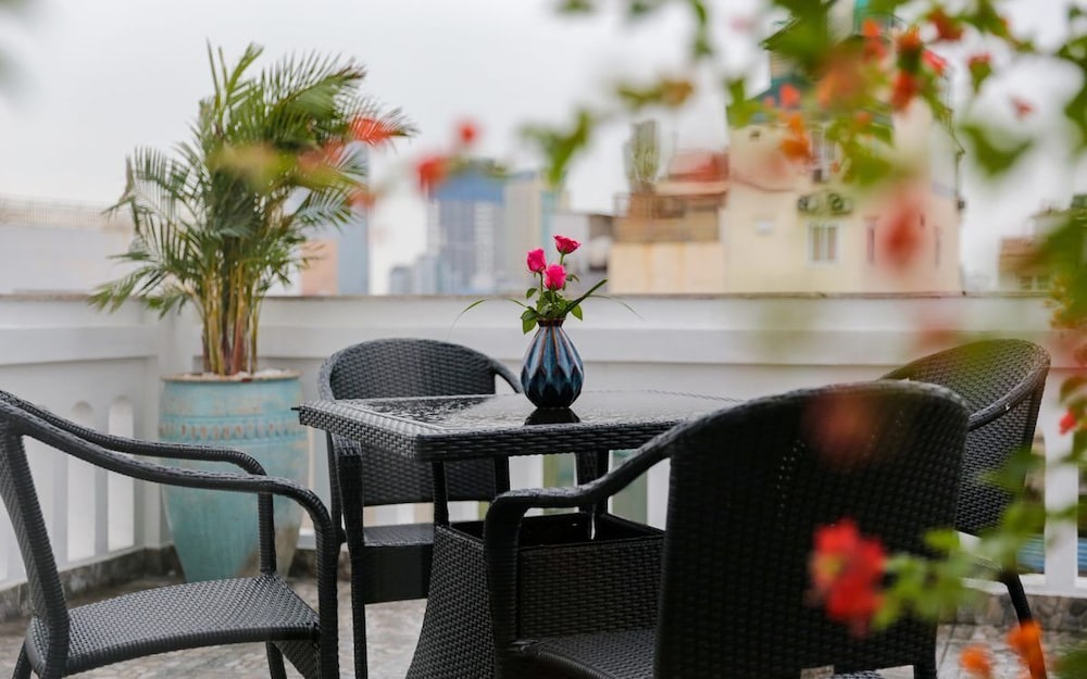 Victor Metropolis Hotel & Rooftop Bar 40/50