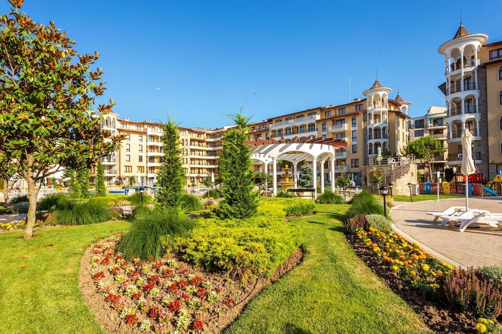 Royal Sun Holiday Complex 38/50