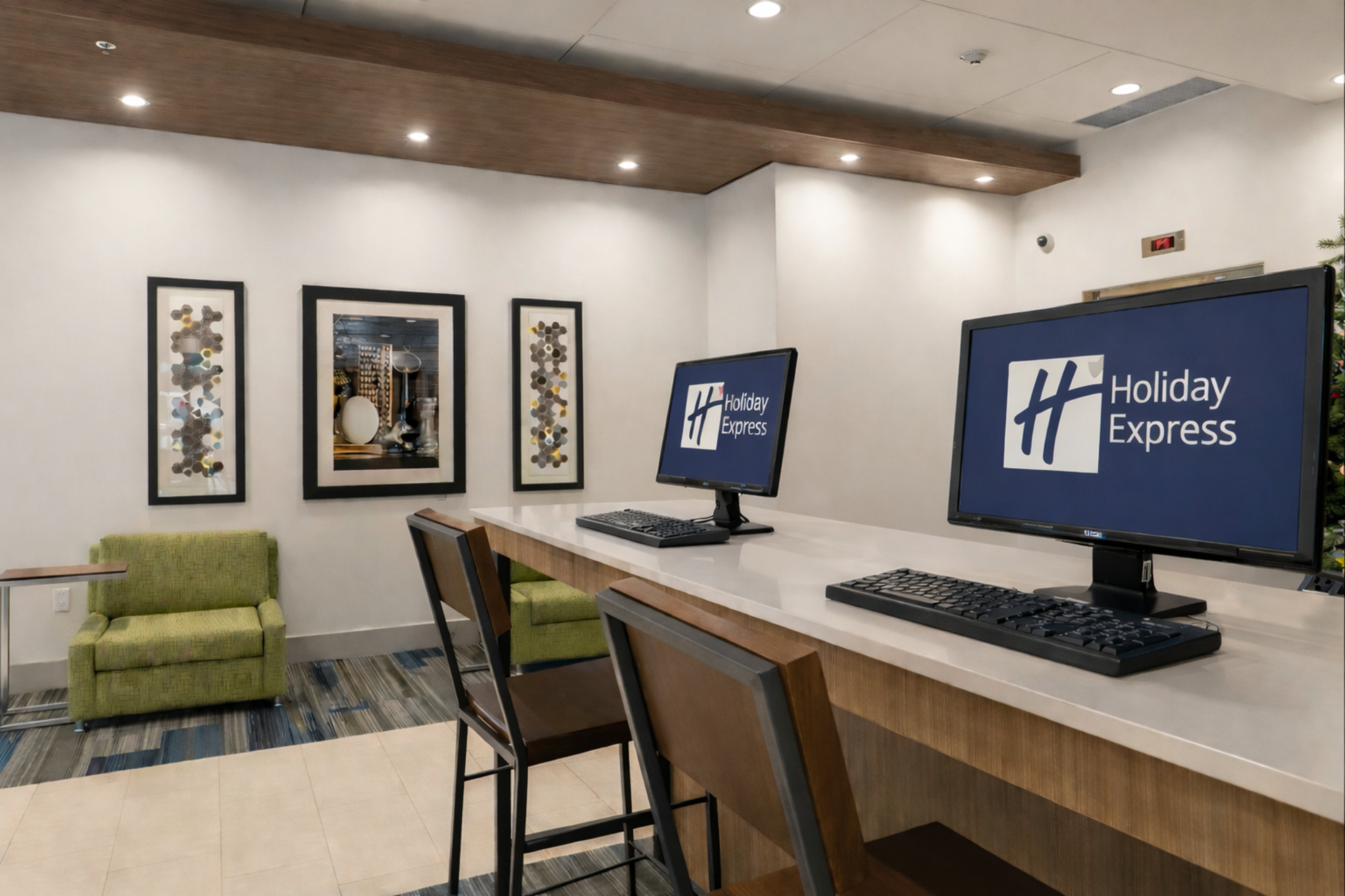 Holiday Inn Express And Suites Victoria Colwood 59/67