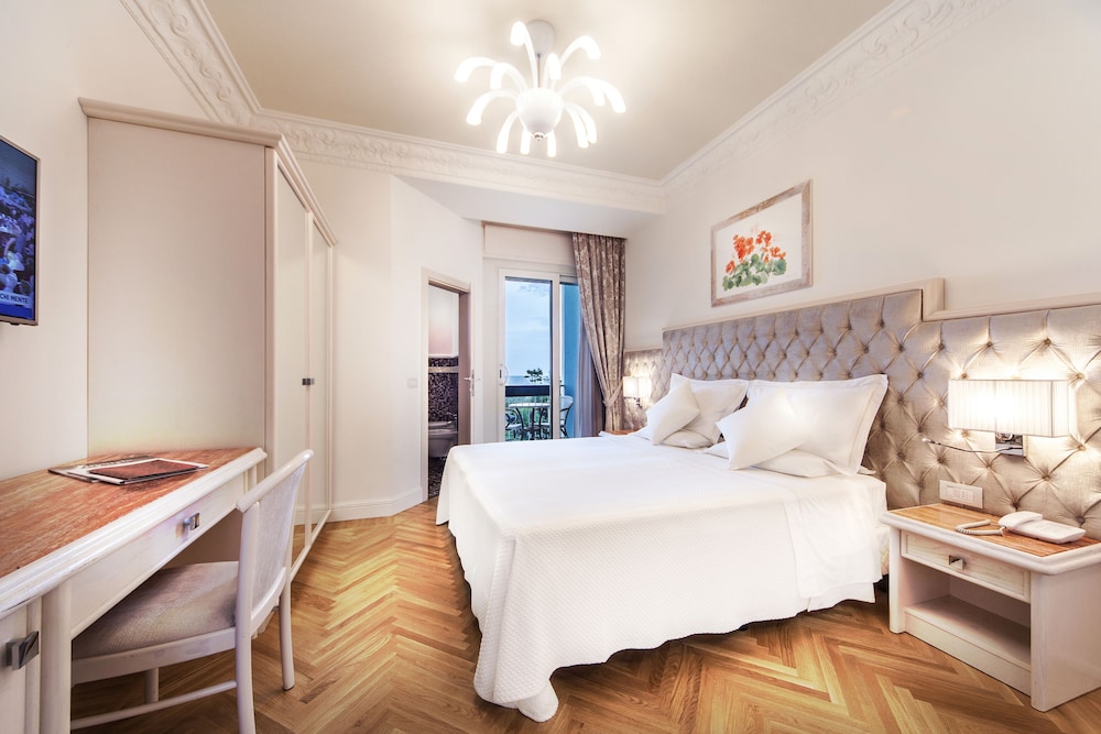 EXECUTIVE, DOUBLE BED, SEA VIEW