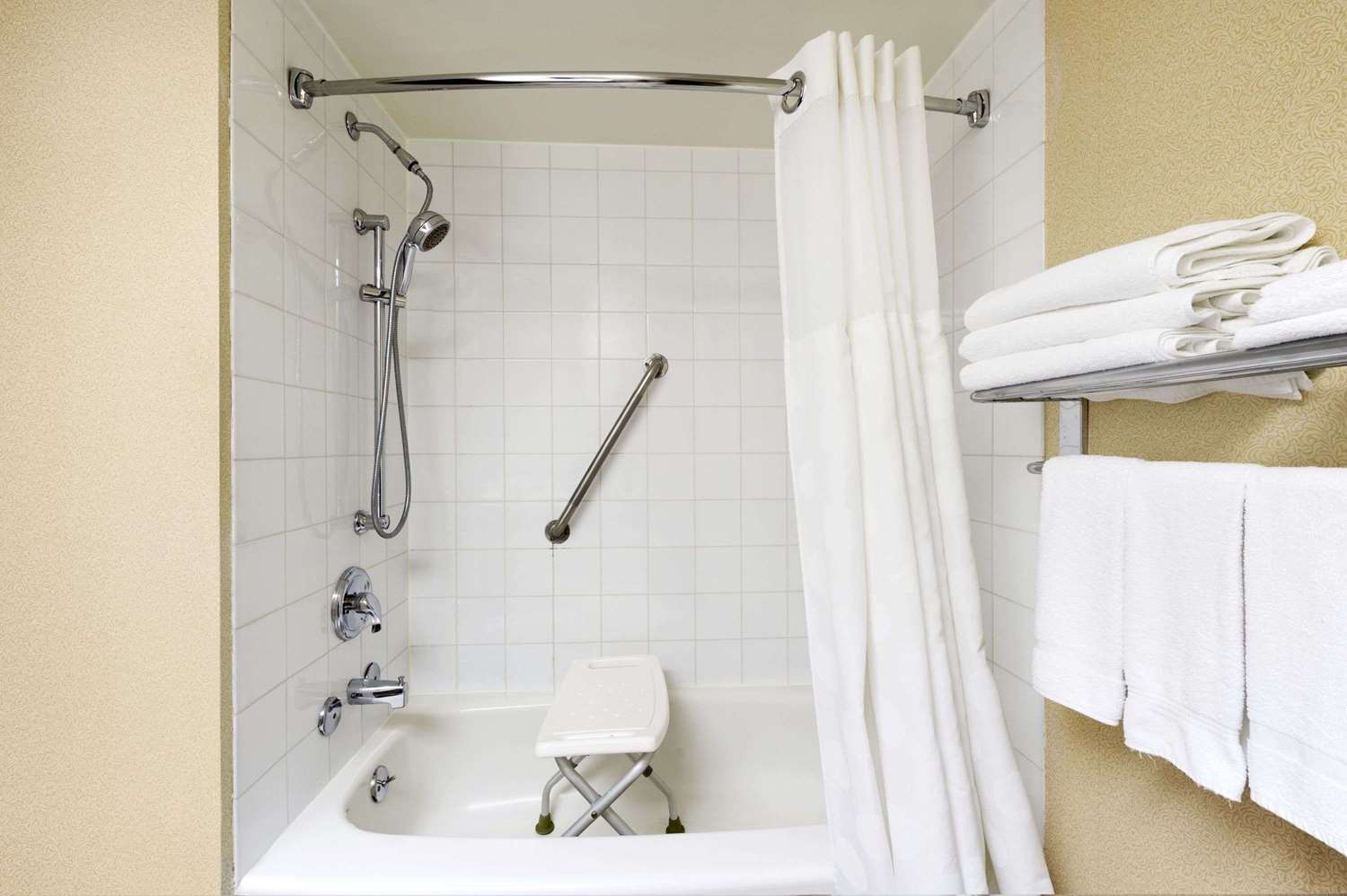 Ramada By Wyndham Trenton 22/23