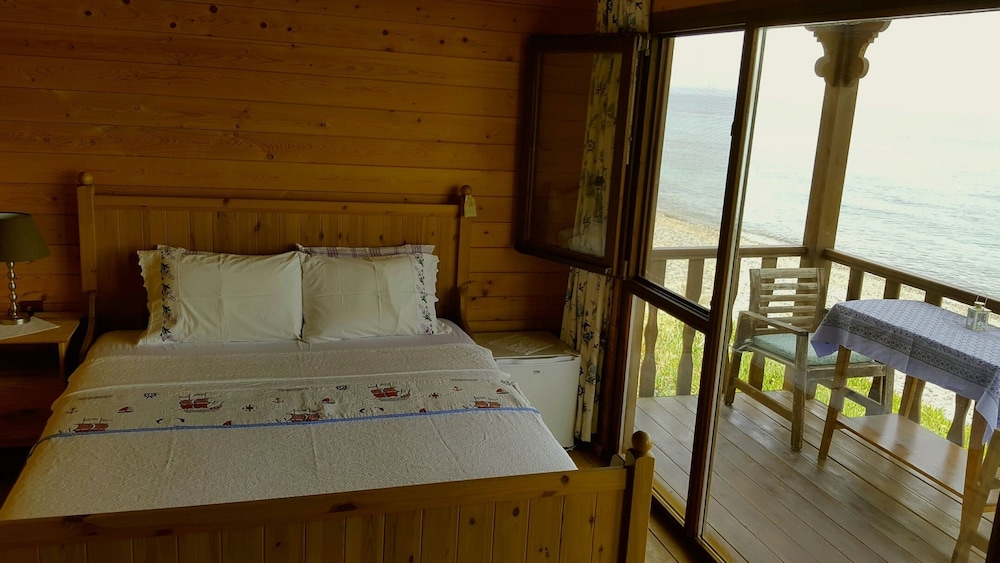Lipsos Hotel 4/41