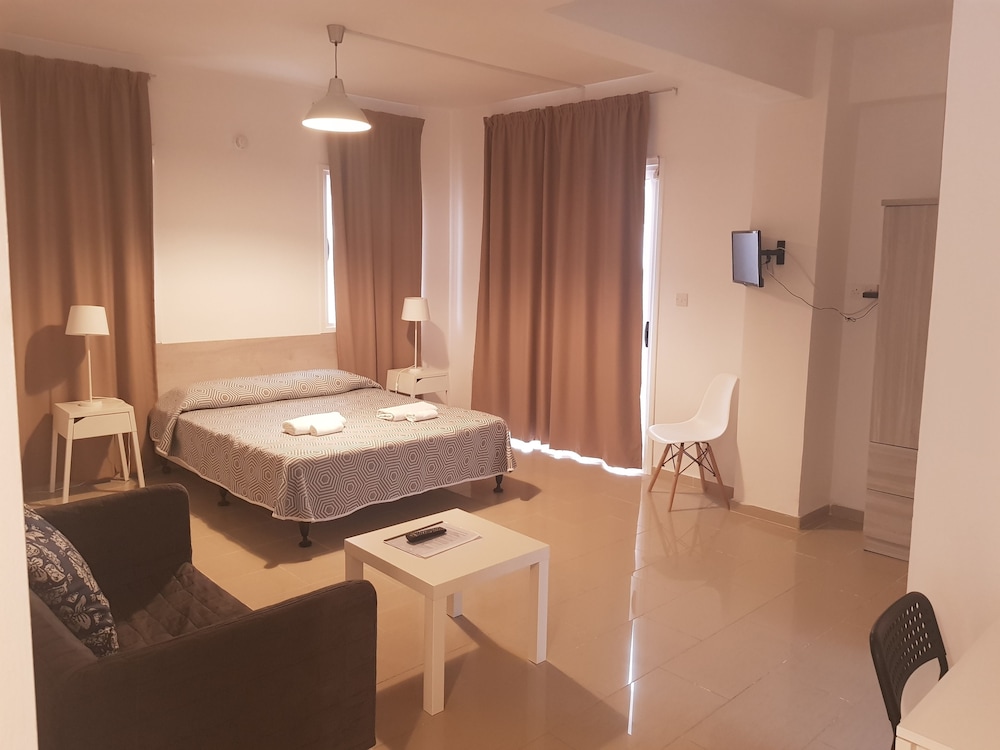 جناح استوديو بسرير كوين، Valentinos Apartments 7/10
