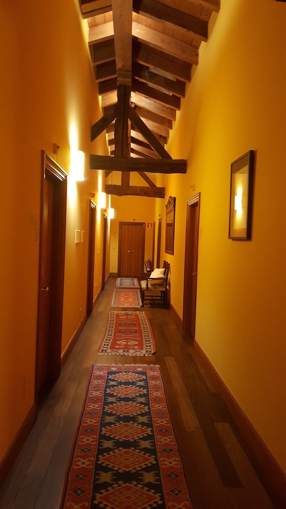HOTEL USATEGIETA 24/50