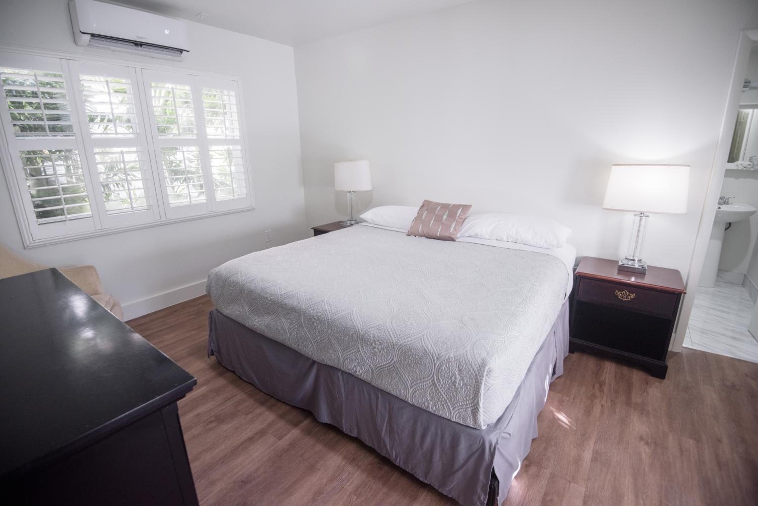 Room, Queen Bed