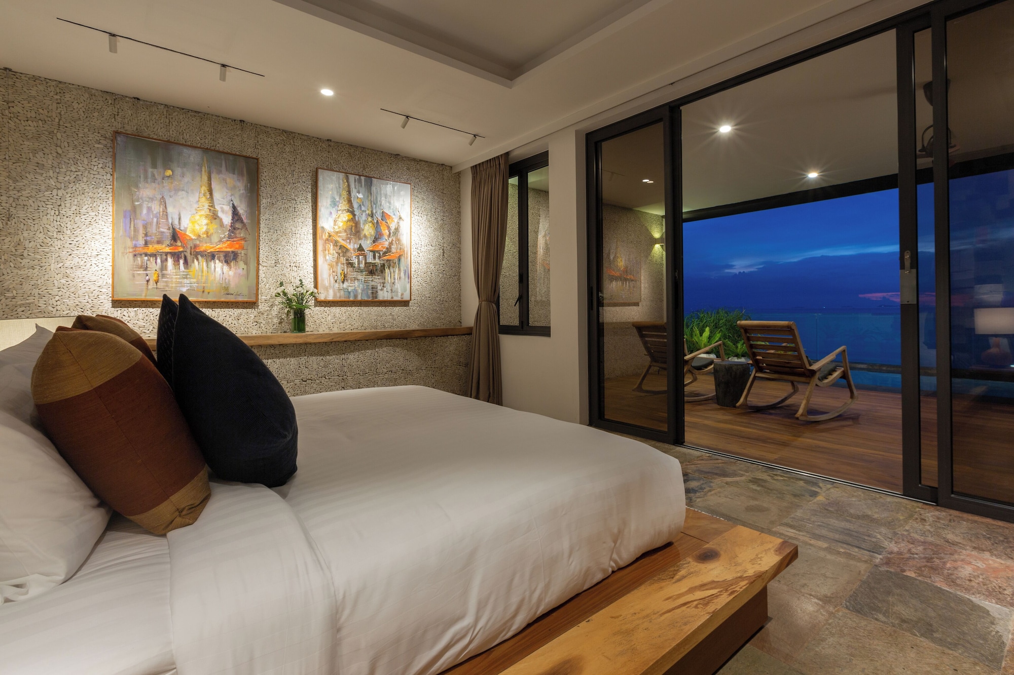 3 BEDROOMS, VILLA