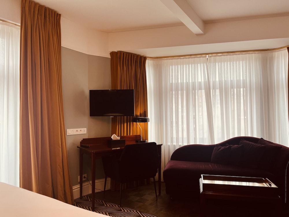 Gatsby Hotel 39/50
