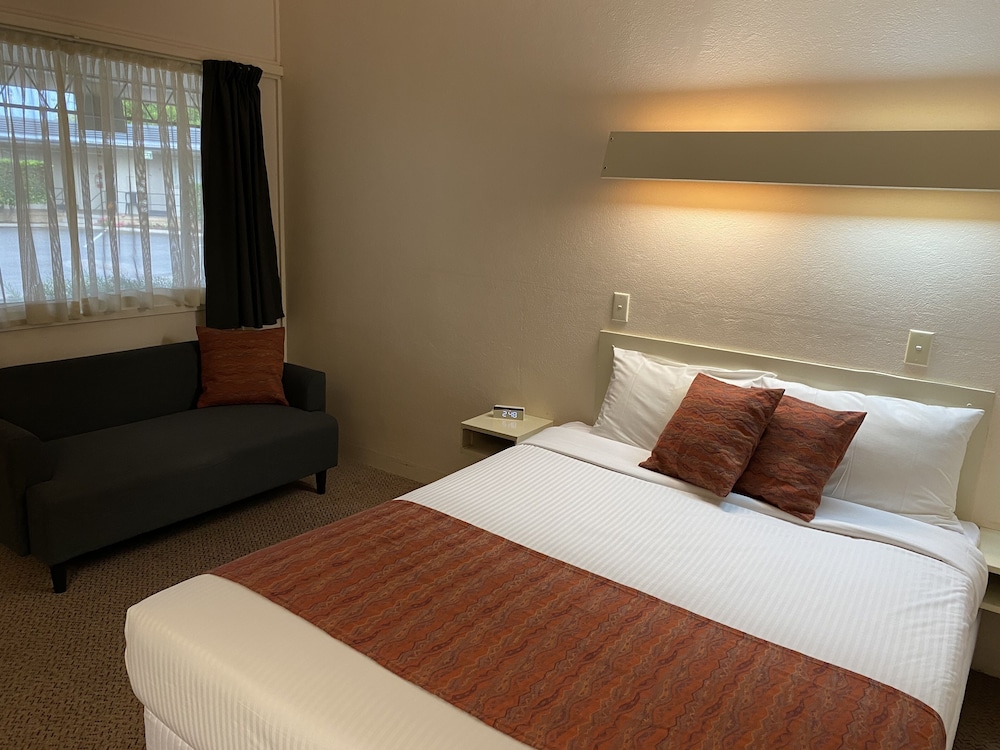 Ben Hall Motor Inn 15/37