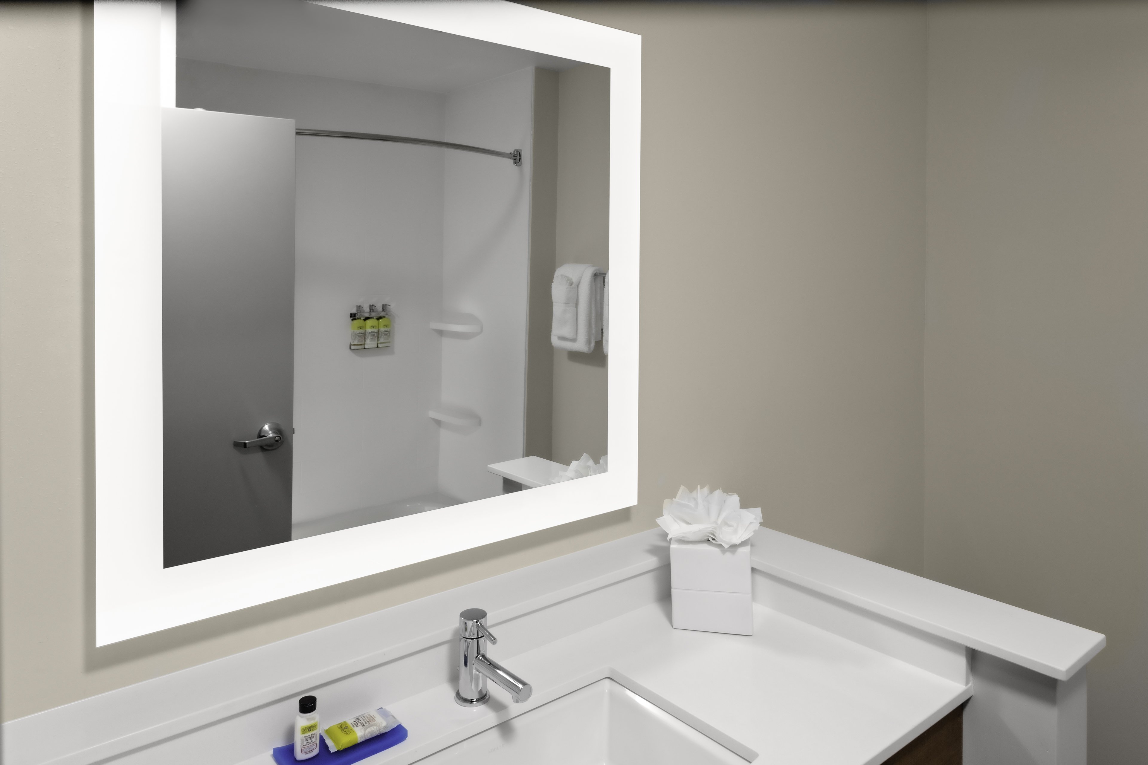 Holiday Inn Express And Suites Wilmington West - Medical Park 60/60