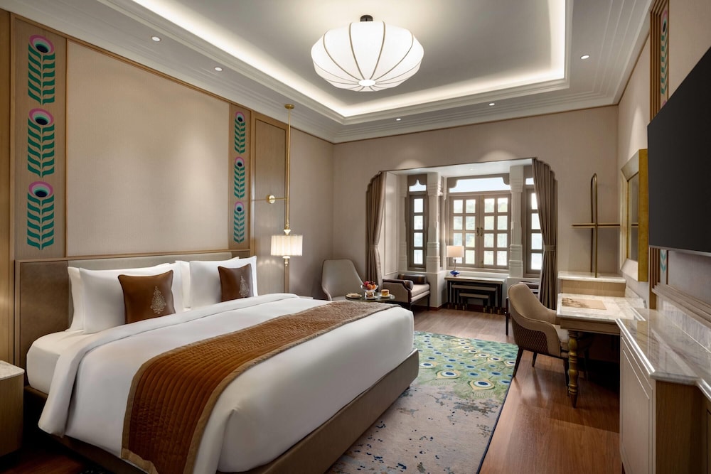 Deluxe, King Bed, Arabian Hills View, Wyndham Grand Udaipur Fateh Sagar Lake 3/10