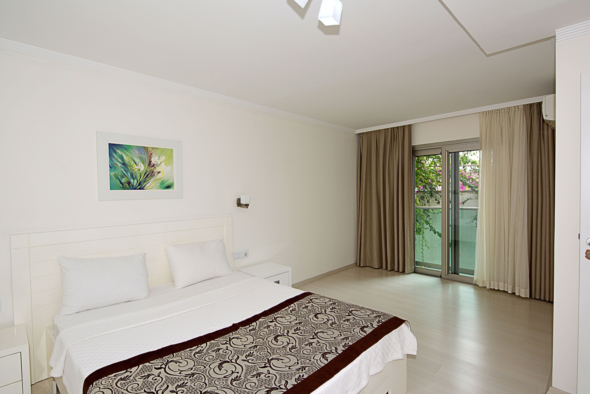 1 BEDROOM, APARTMENT, GARDEN VIEW