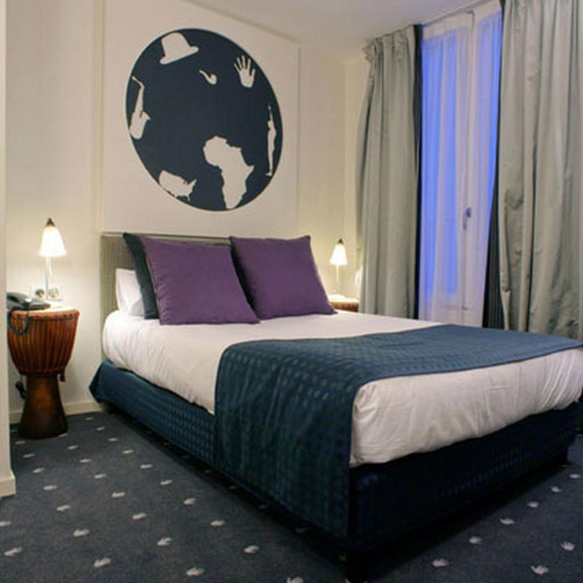 Connecting, Double Bed