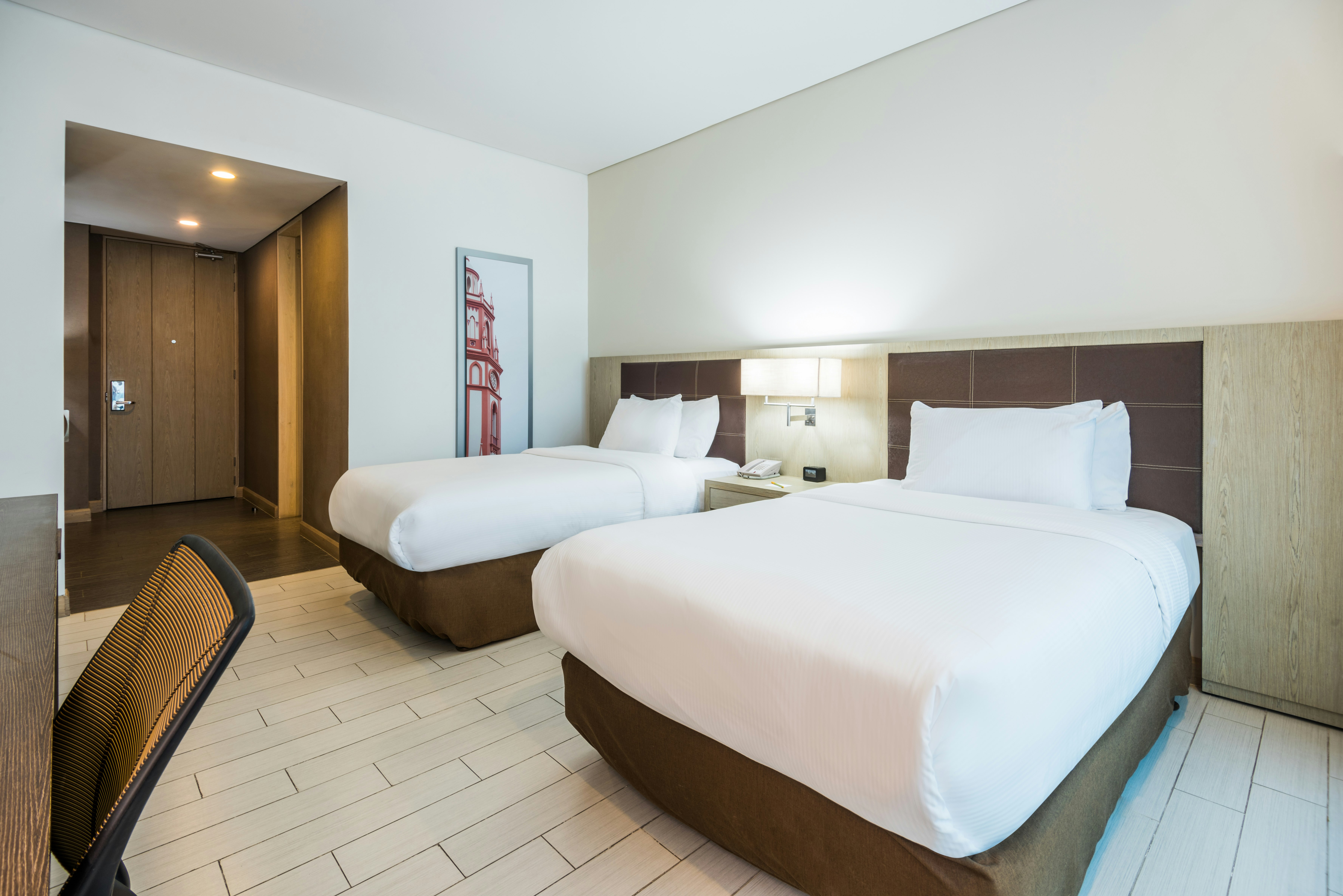 DELUXE, TWIN BEDS