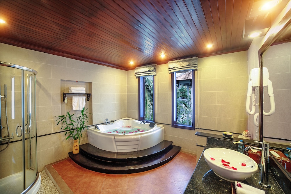 Hoi An Beach Resort 70/70