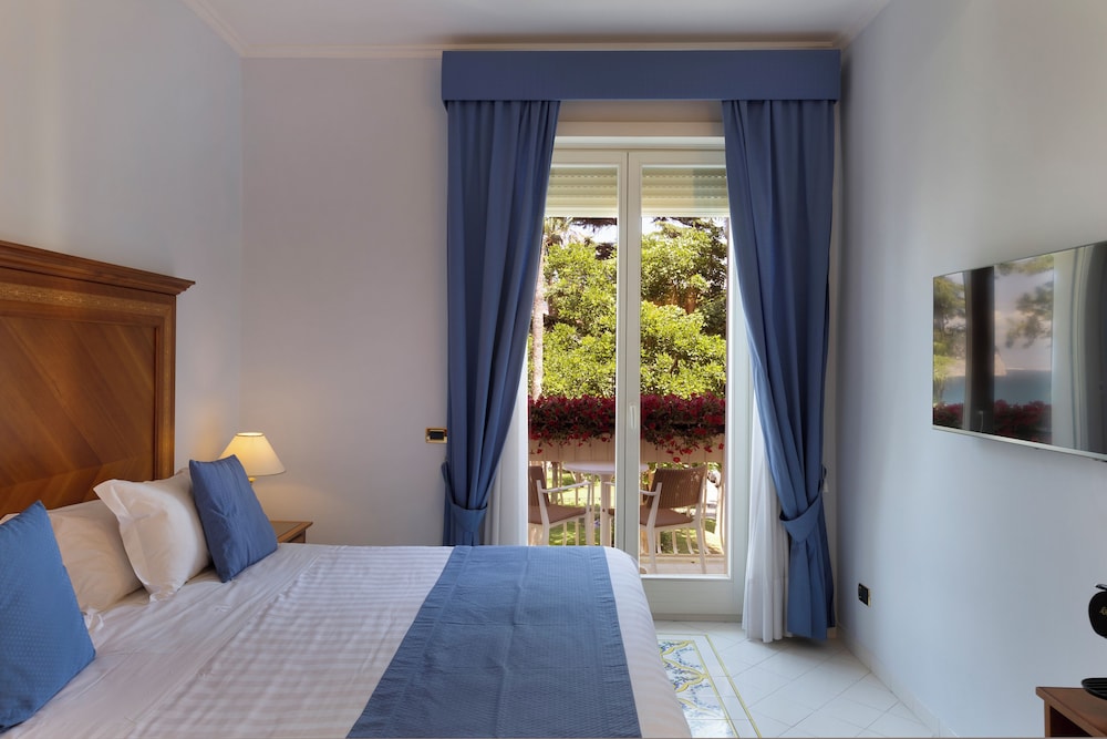CLASSIC, DOUBLE OR TWIN BED, SEA VIEW
