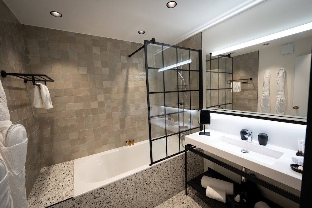 Hostellerie Cedre and Spa Beaune 53/55