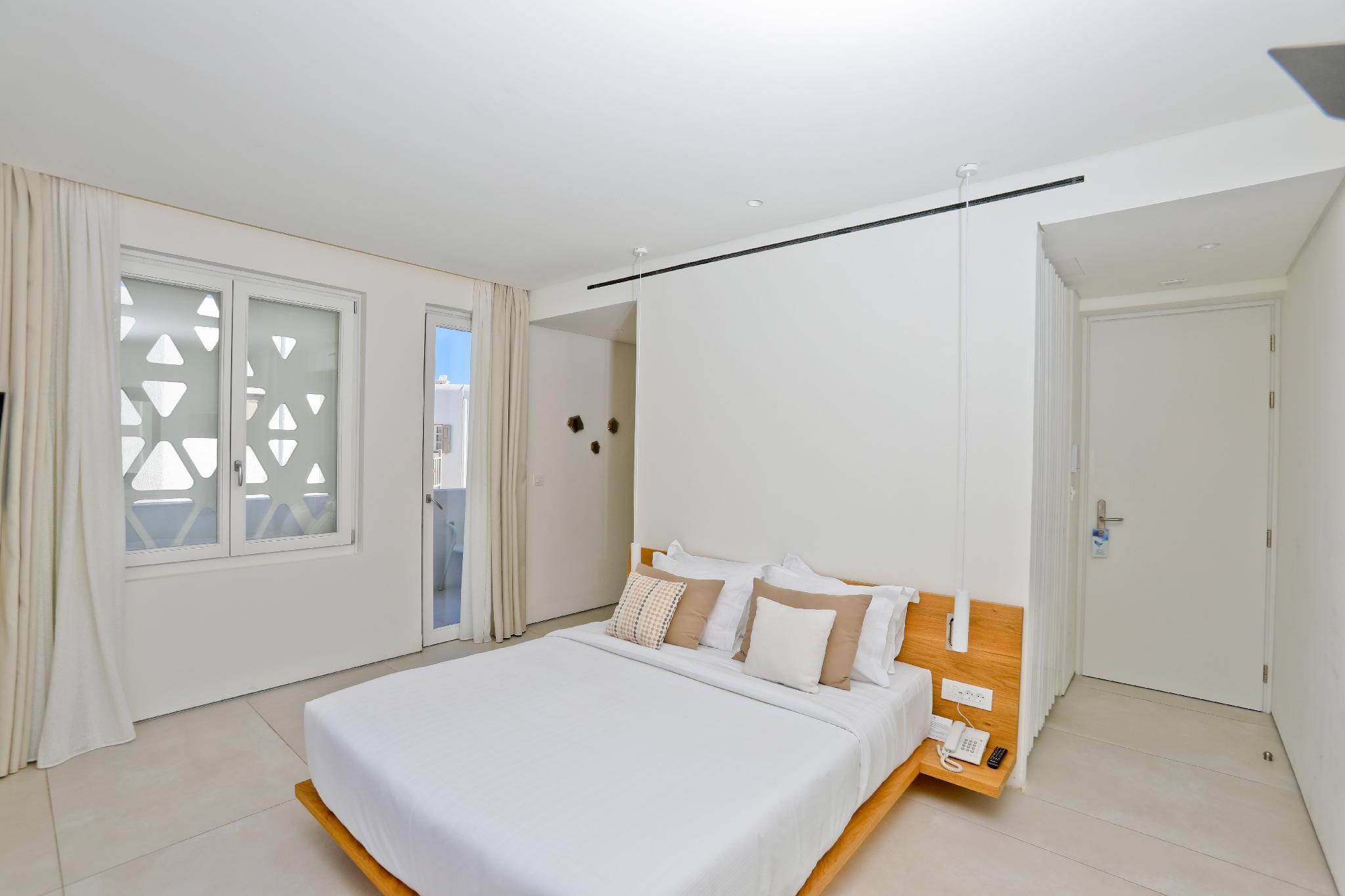 LUXURY, DOUBLE BED, PARTIAL SEA VIEW, HOT TUB