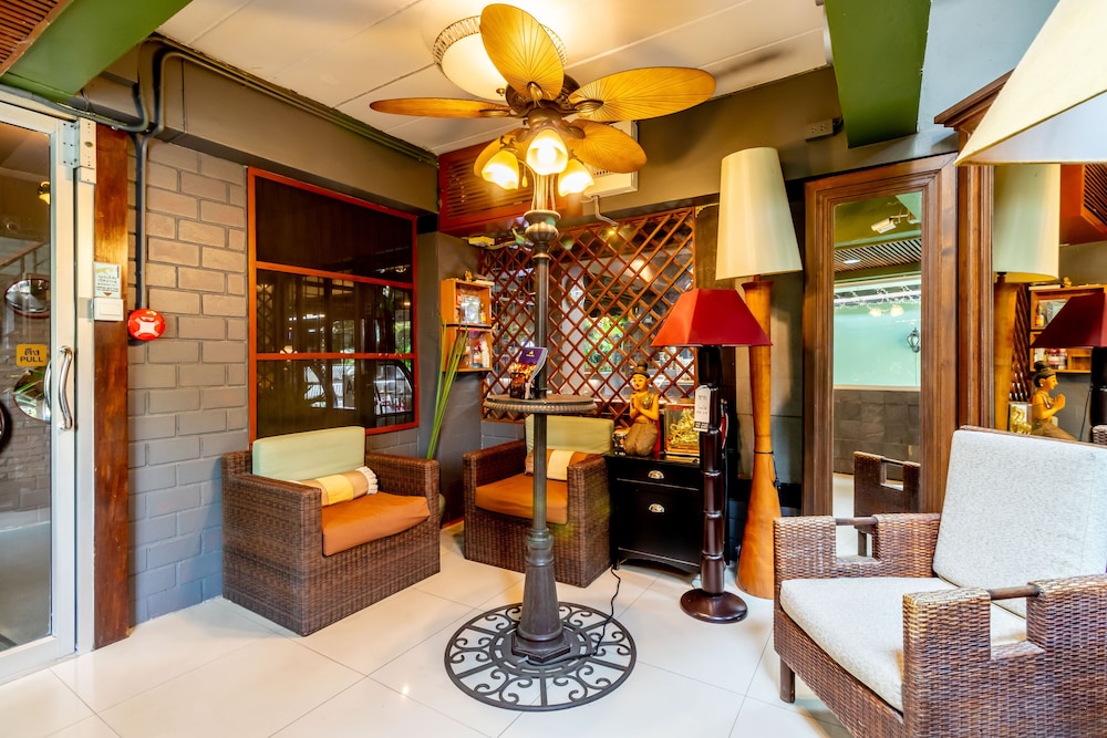 The Palm Hotel 6/50