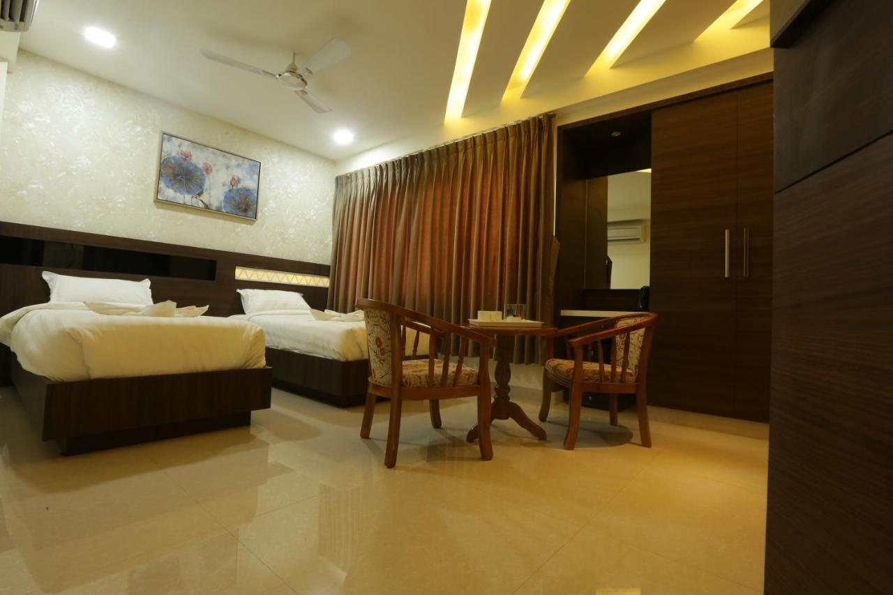 Hotel Srr Grand 6/18