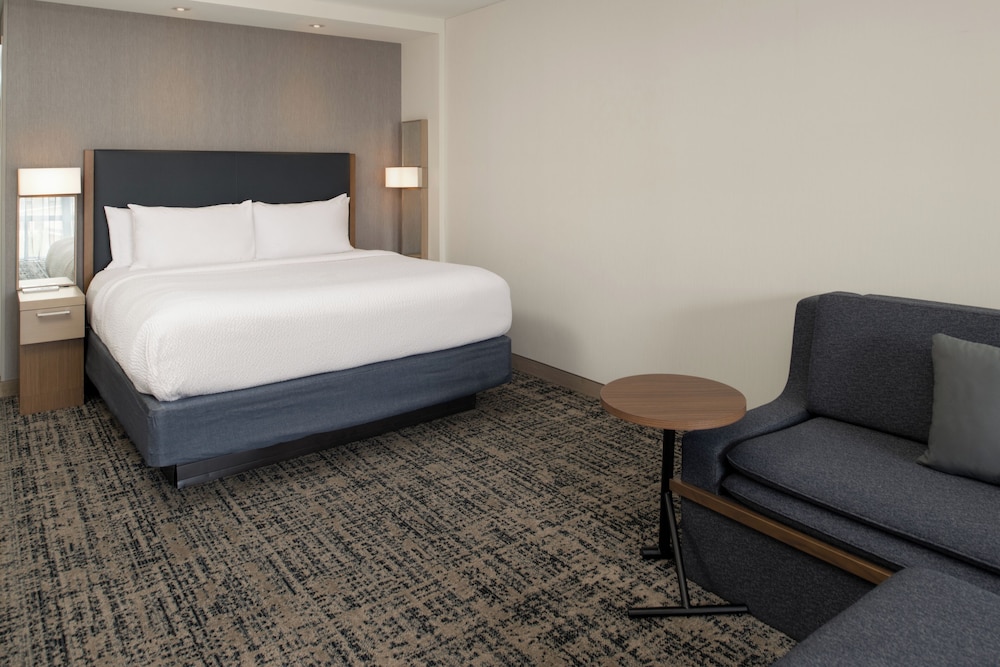 Courtyard by Marriott Houston City Place 18/50