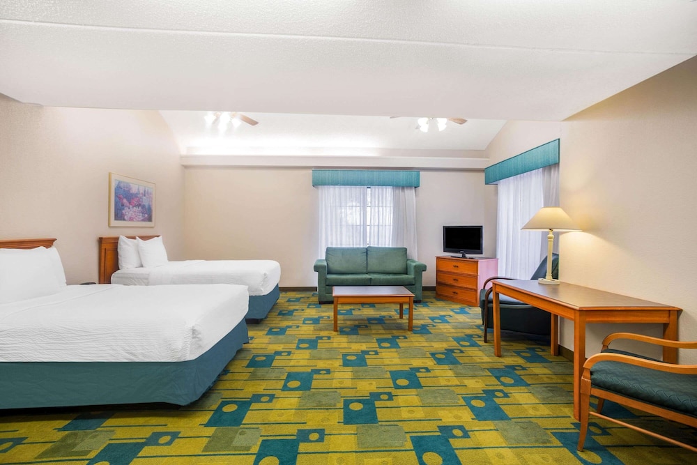 Super 8 by Wyndham Eagle Pass 18/41