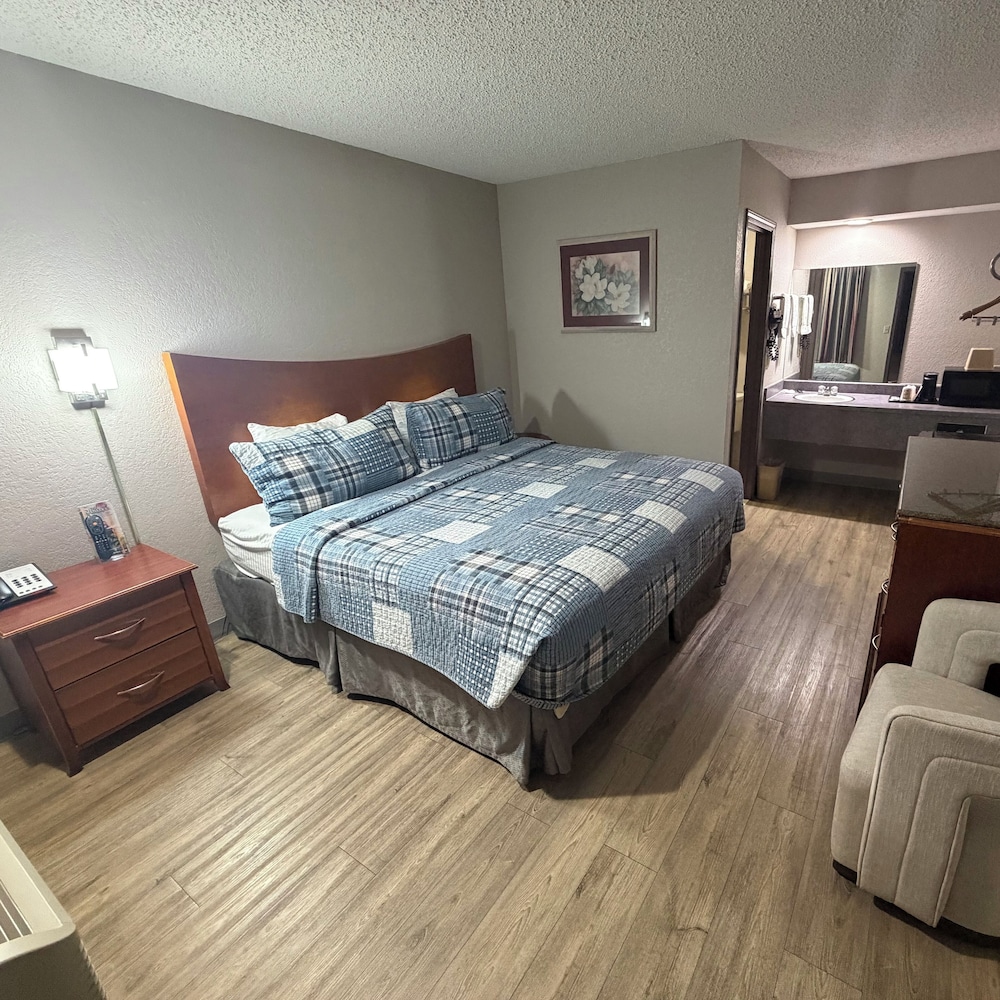 Colonial Inn 11/47