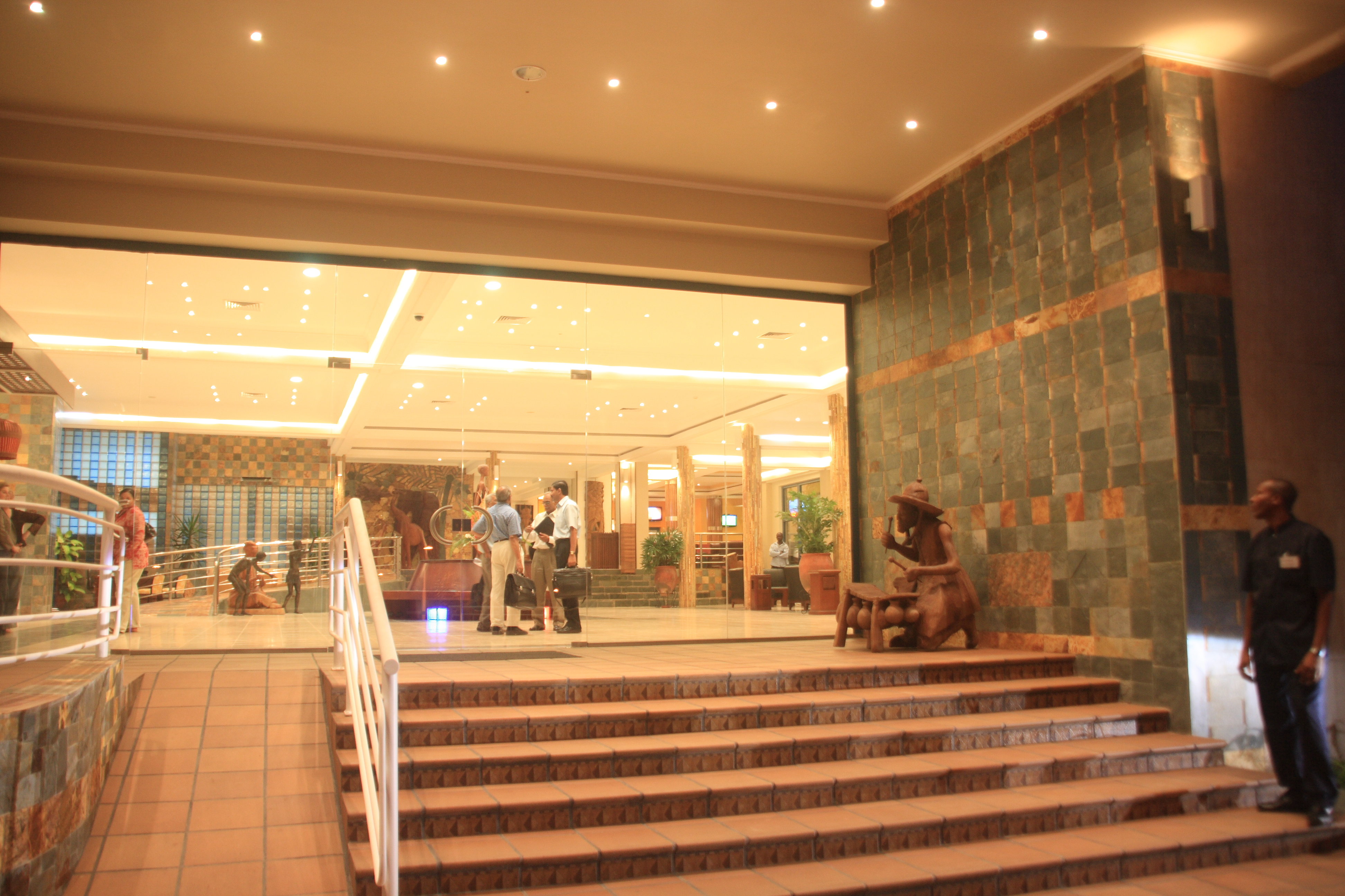 HOLIDAY INN ACCRA AIRPORT 17/60