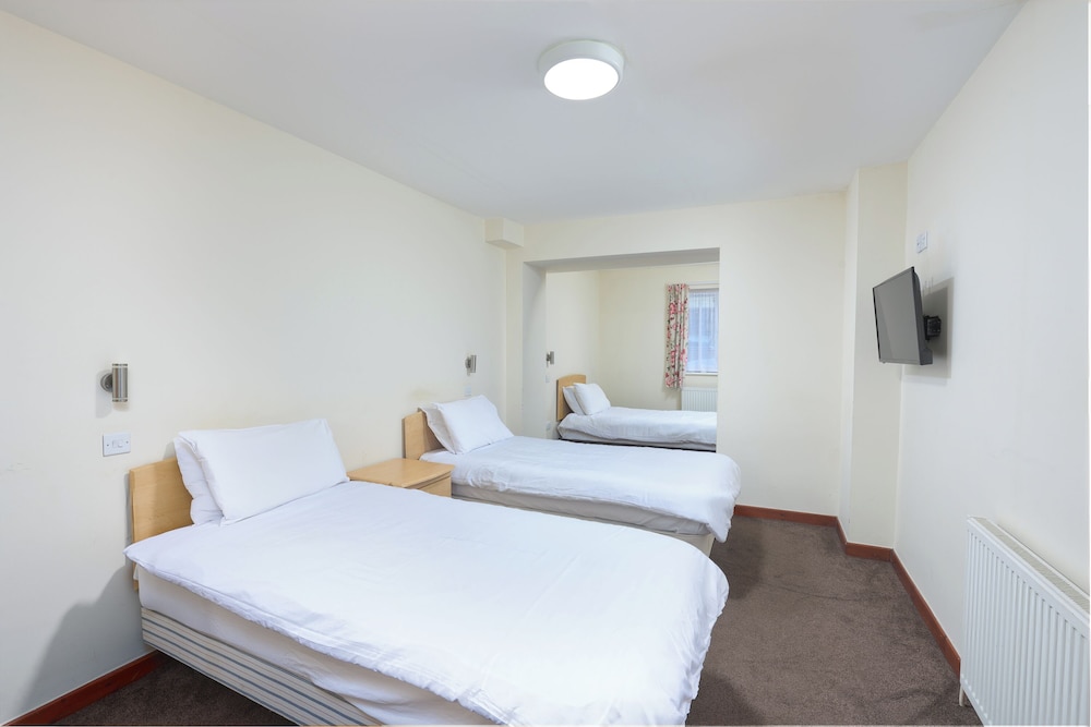 The Sandringham Hotel 7/48