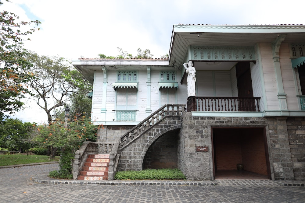 Las Casas Filipinas De Acuzar 5/50