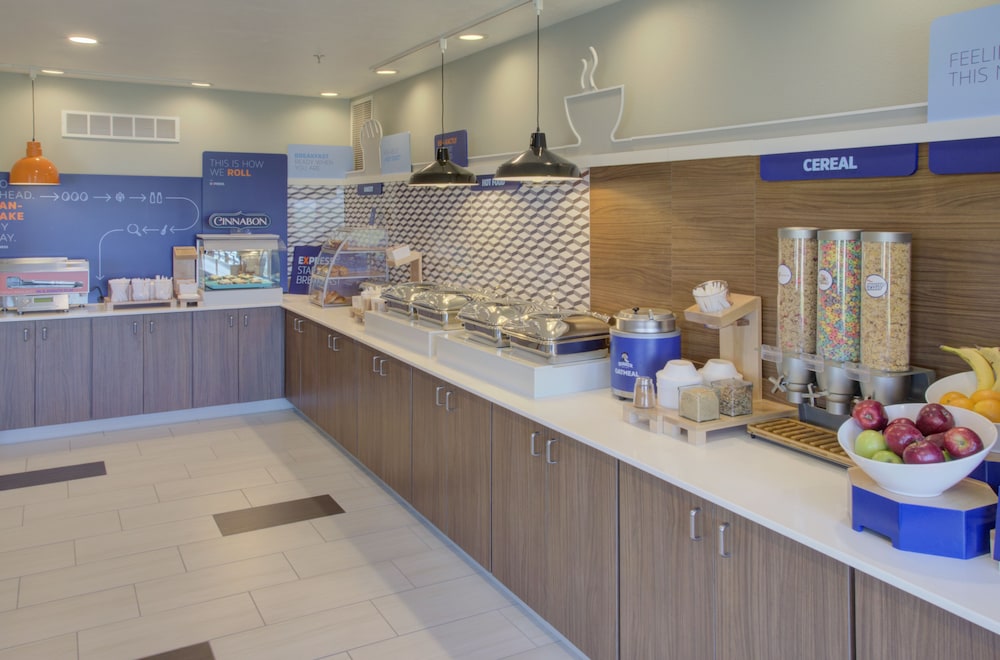 Holiday Inn Express Hotel Suites Le Mars 41/48