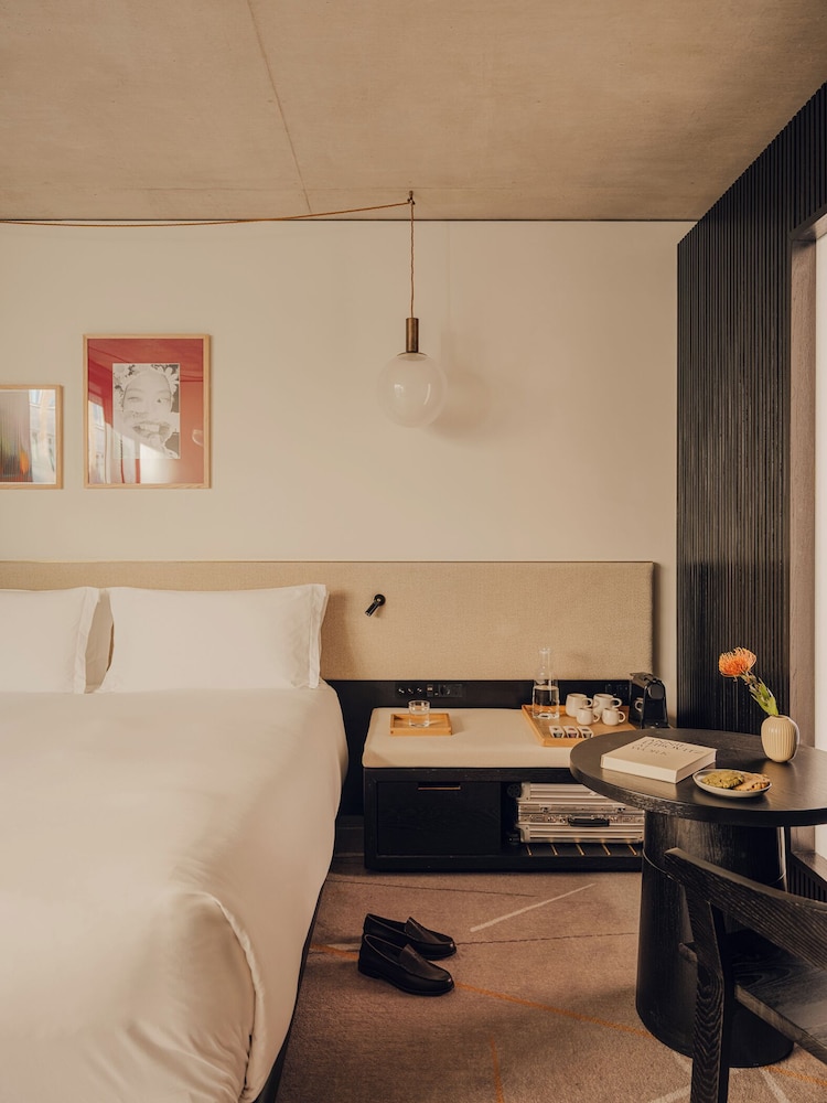 غرفة بريميوم بسرير كينج، Aethos London Shoreditch 3/7