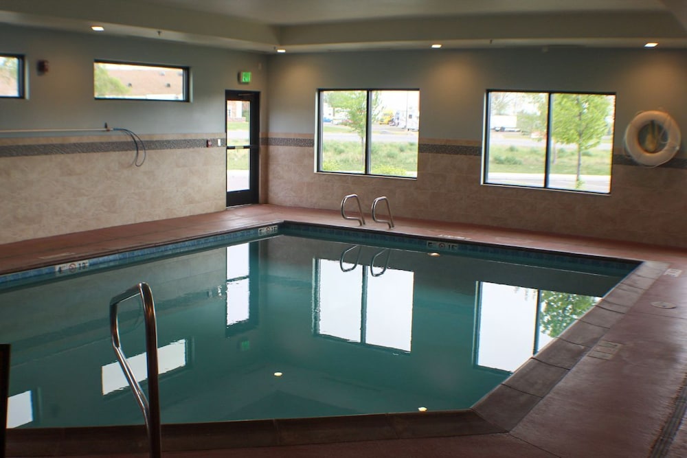 Holiday Inn Express Suites Springville South Provo Area 34/73