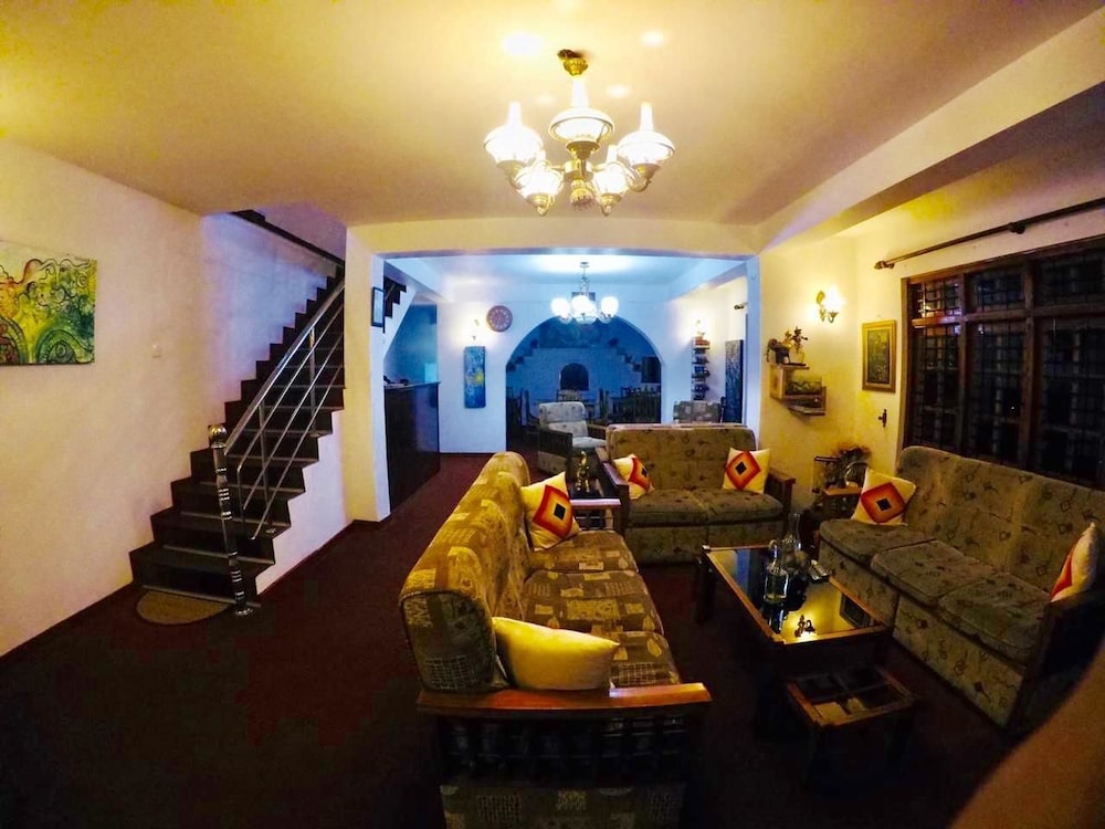 New Royal Mount Hotel 33/50