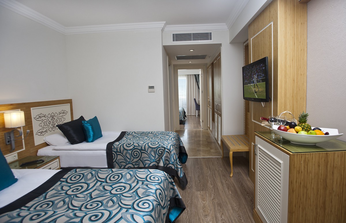 Room, Double Bed, Lateral Side Sea View، Crystal Waterworld Resort and Spa 2/2