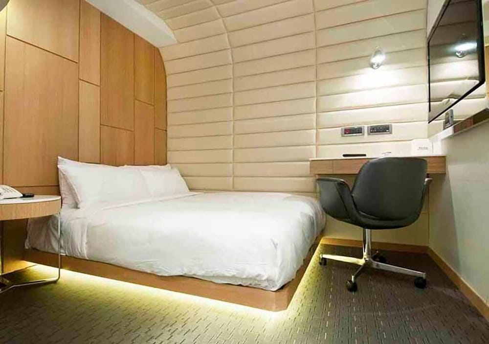 Royal Hotel Group Central Park Branch 18/36