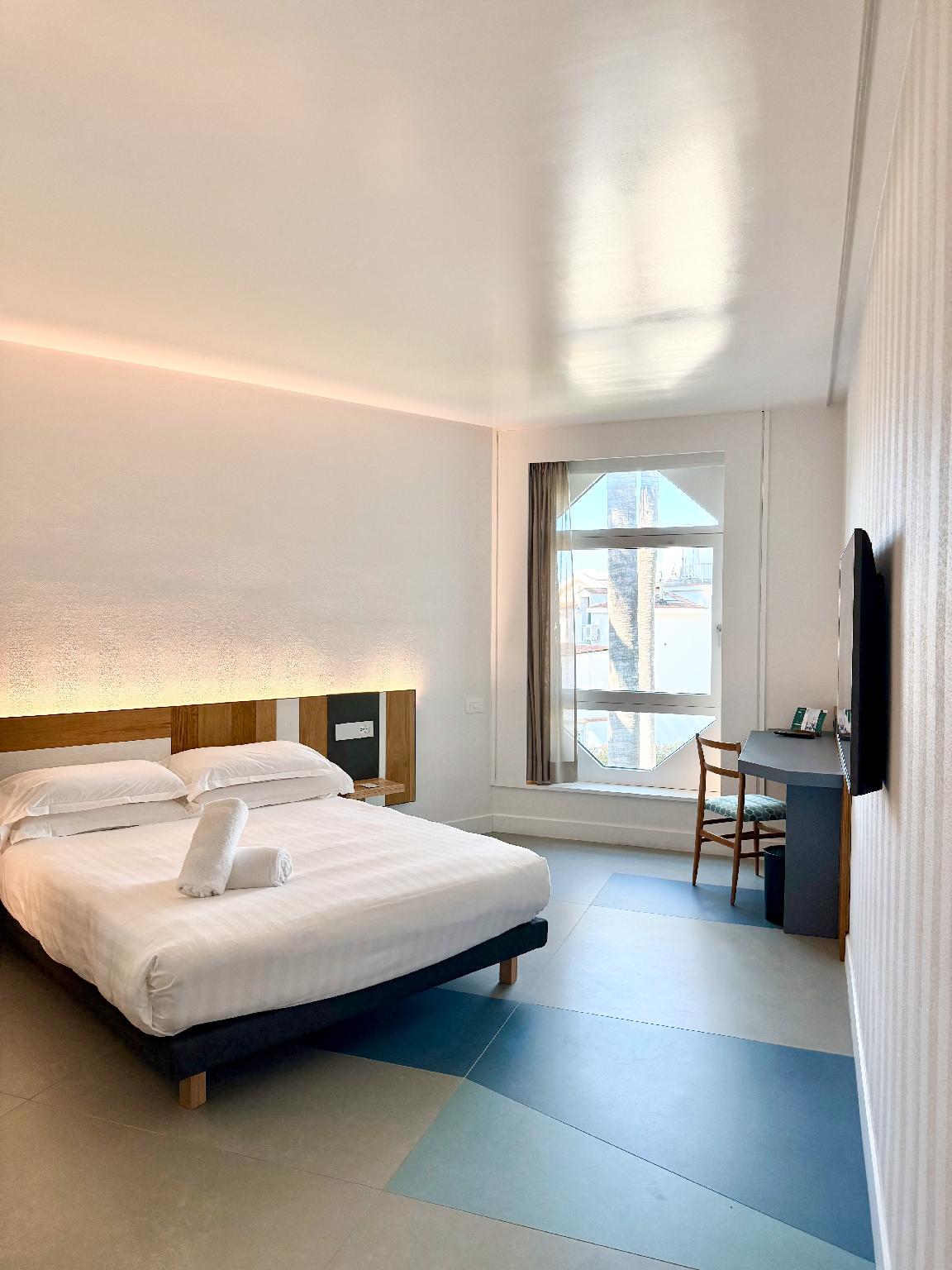 Smart, Double or Twin Bed