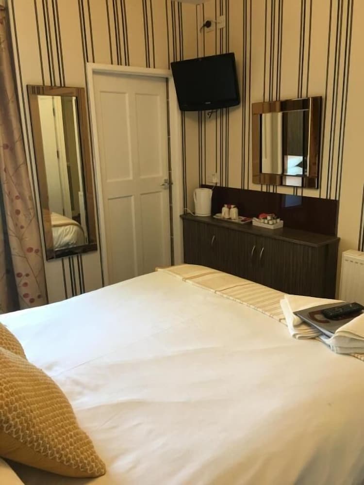 Glenheath Hotel 18/49