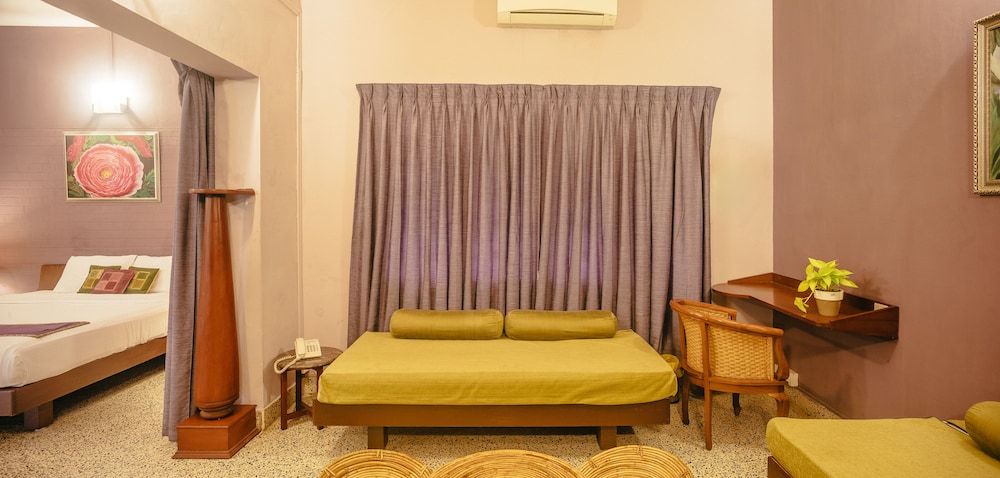 HANU REDDY RESIDENCES - WALLACE GARDEN 20/50