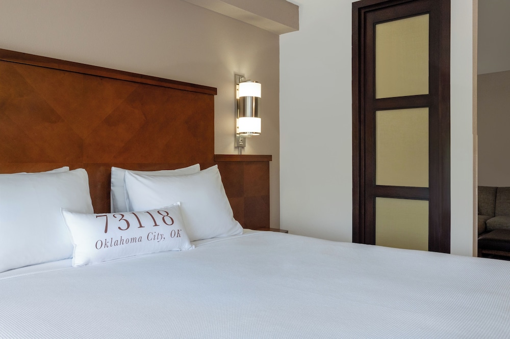 PREMIUM, STUDIO, KING BED
